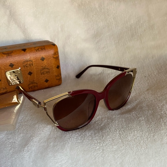 SOLD! NEW MCM 57mm Cat Eye Burgundy Sunglasses - Picture 4 of 15